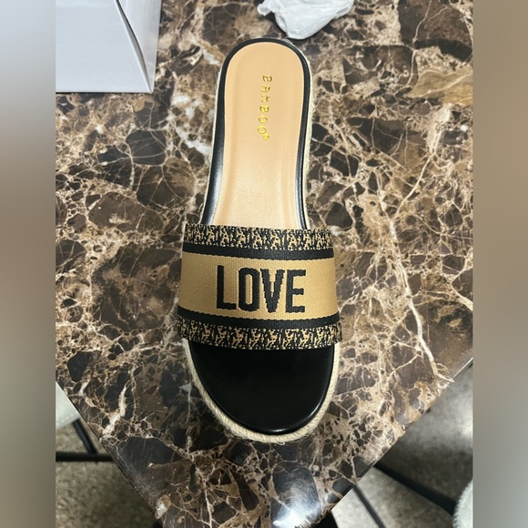 Dare to dream raffle sandals Size:8 Brand: Bamboo - Picture 4 of 4